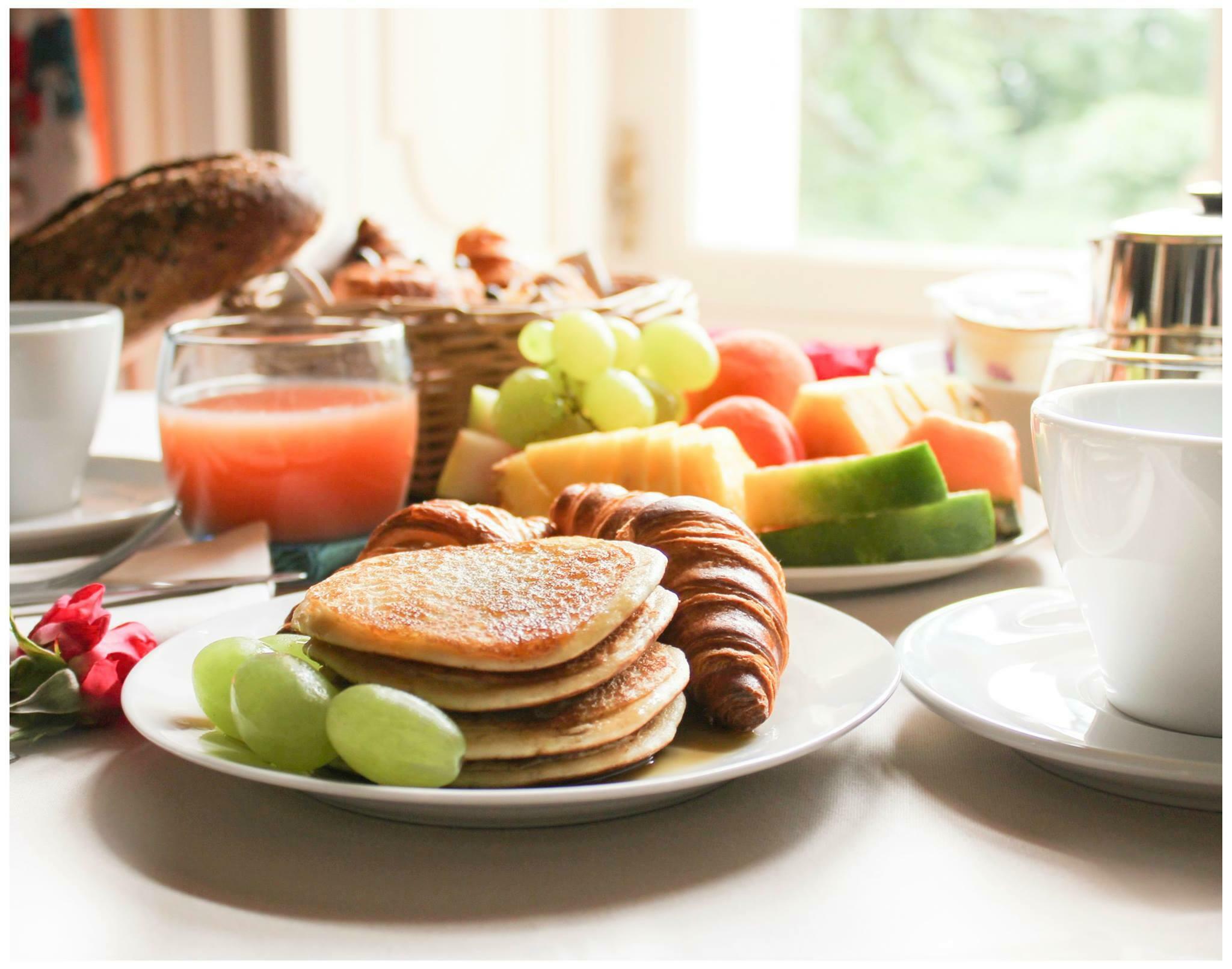 Un plateau de petit-déjeuner dans un cadre ancien - Marie Claire